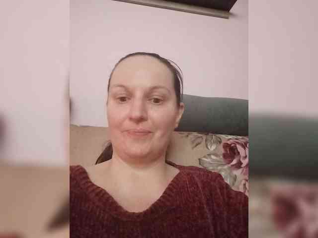LadyAlma webcam