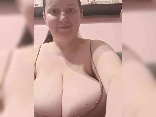LadyAlma webcam