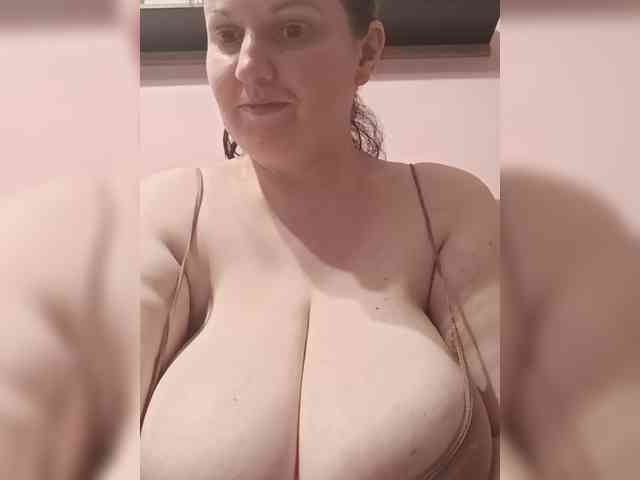 LadyAlma webcam