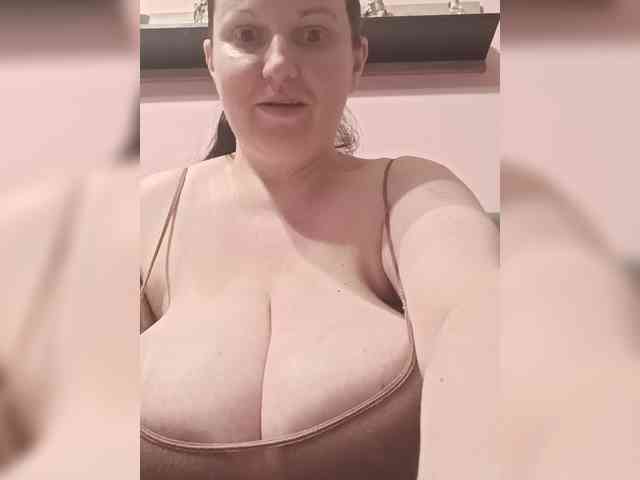LadyAlma webcam
