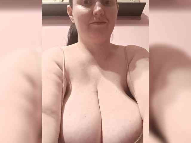 LadyAlma webcam