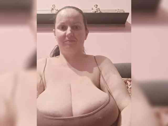 LadyAlma webcam