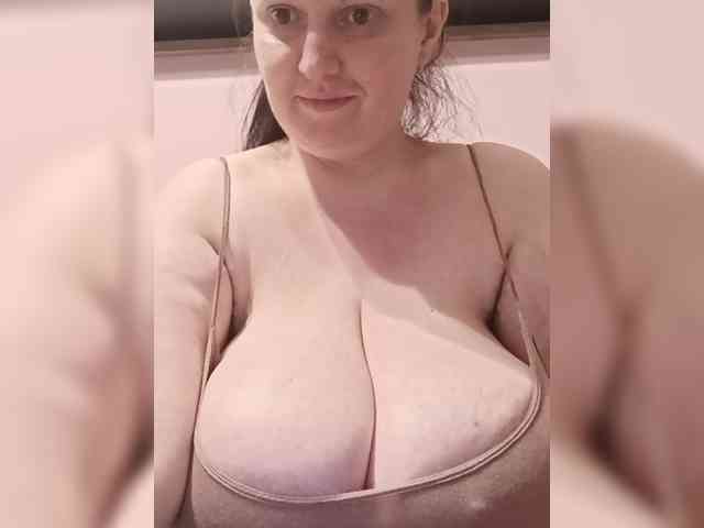 LadyAlma webcam