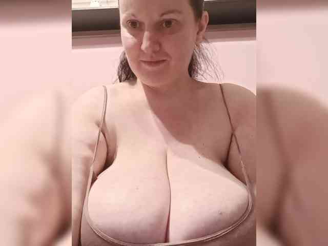 LadyAlma webcam