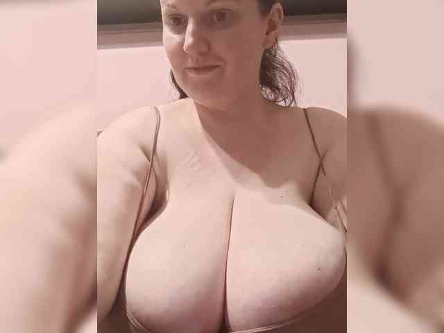 LadyAlma webcam