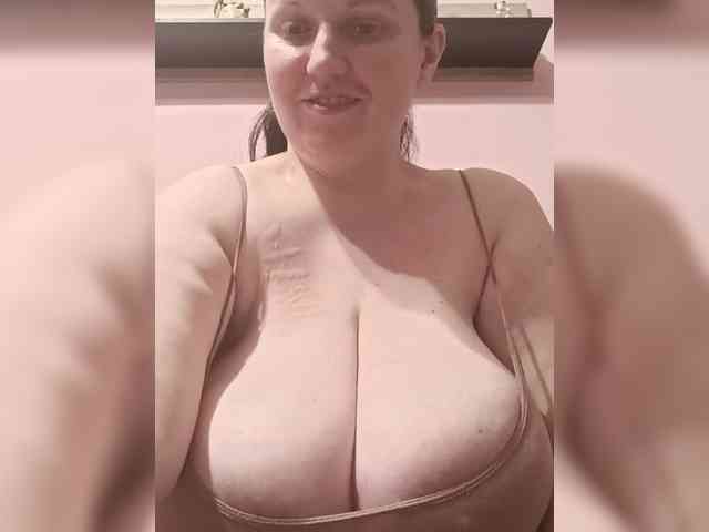 LadyAlma webcam
