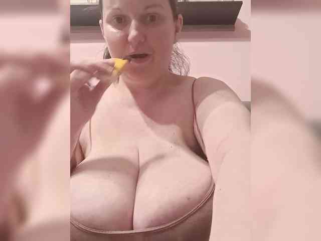LadyAlma webcam