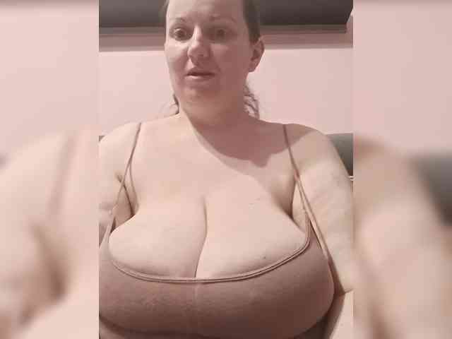 LadyAlma webcam