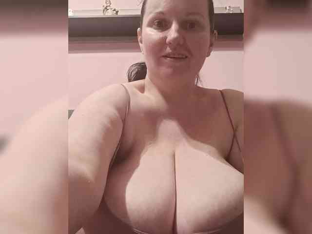 LadyAlma webcam
