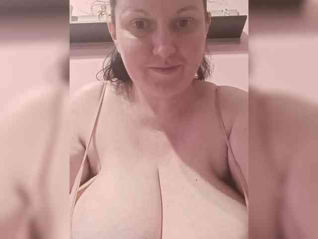 LadyAlma webcam