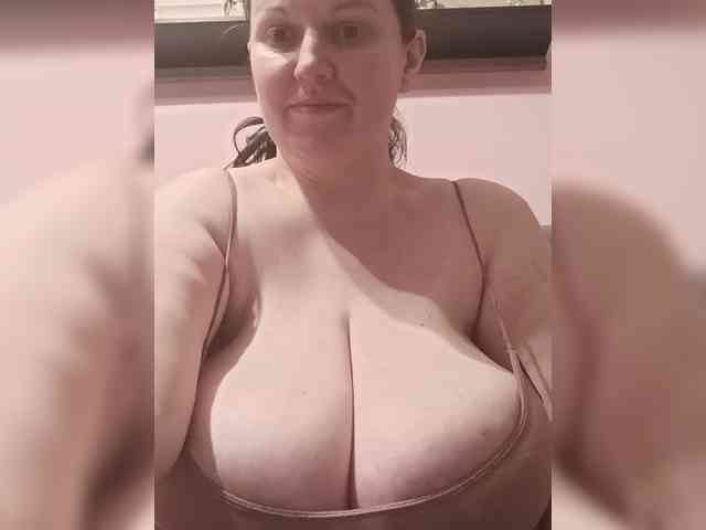 LadyAlma webcam