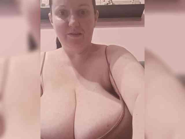 LadyAlma webcam