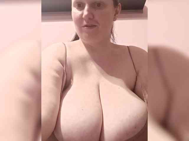LadyAlma webcam