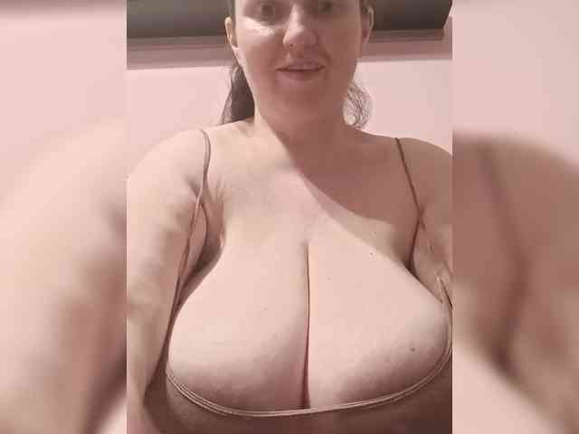 LadyAlma webcam