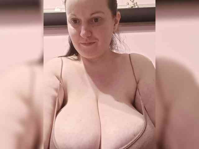 LadyAlma webcam