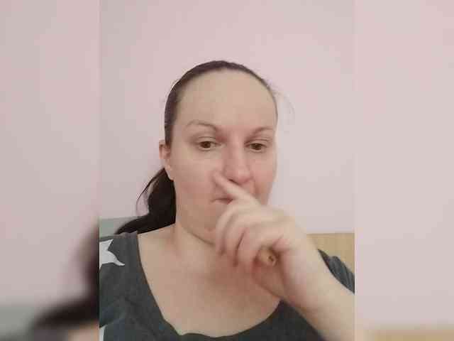LadyAlma webcam