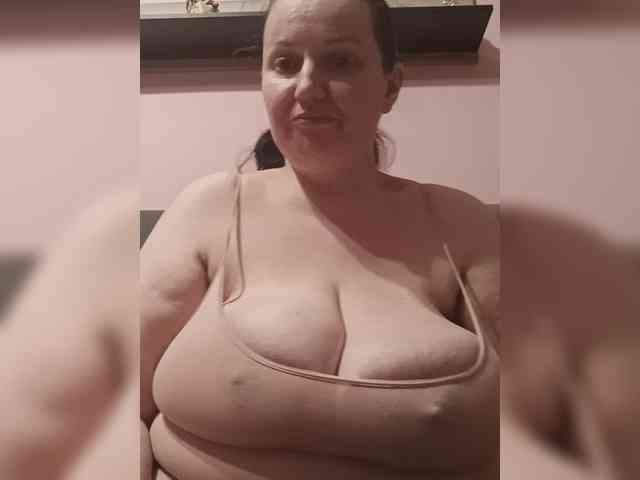 LadyAlma webcam