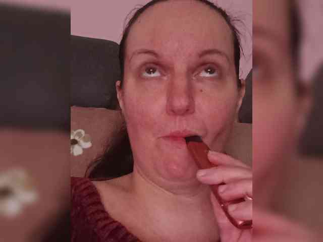 LadyAlma webcam
