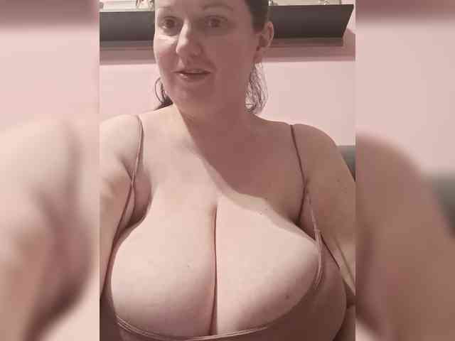 LadyAlma webcam