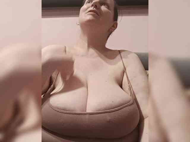 LadyAlma webcam