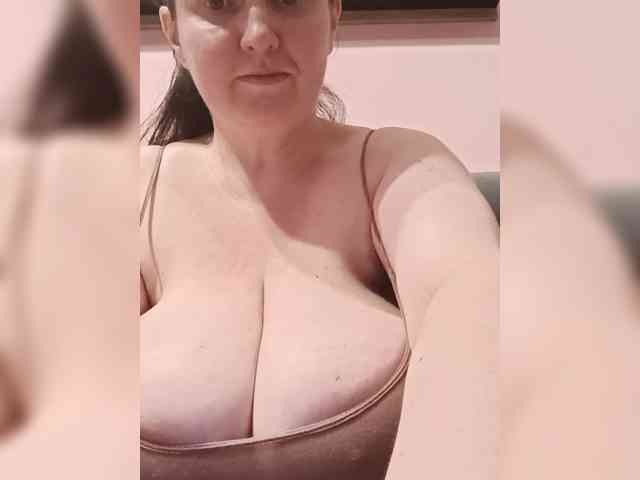 LadyAlma webcam