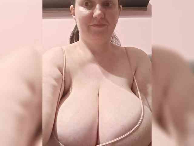 LadyAlma webcam
