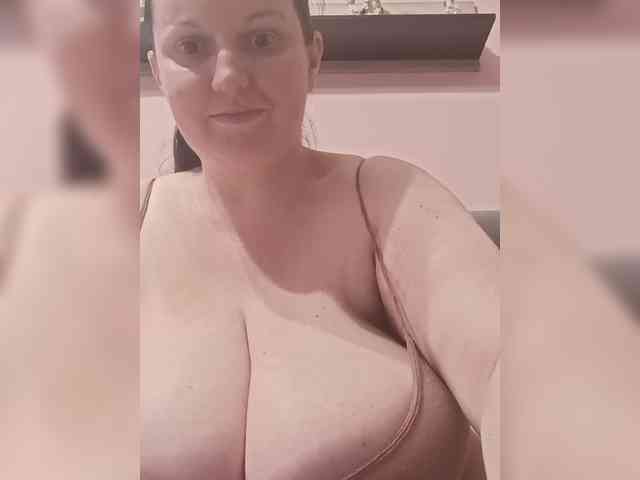 LadyAlma webcam