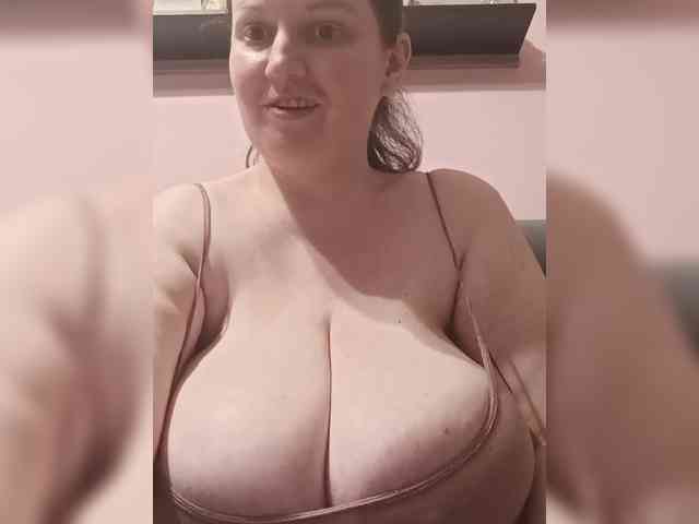 LadyAlma webcam