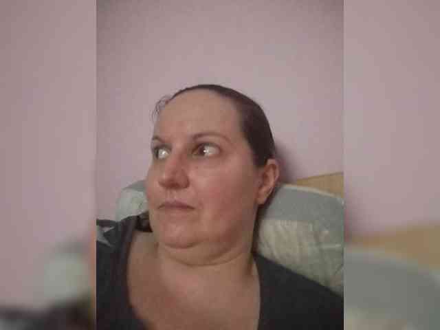 LadyAlma webcam