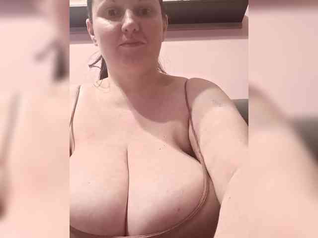 LadyAlma webcam