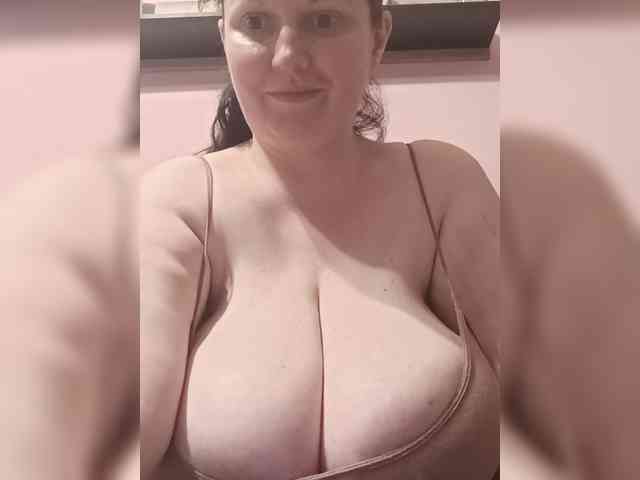 LadyAlma webcam