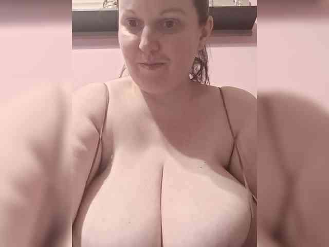 LadyAlma webcam