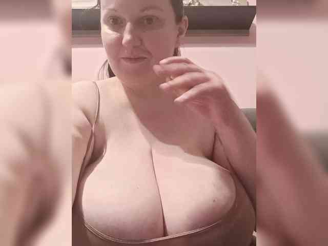 LadyAlma webcam