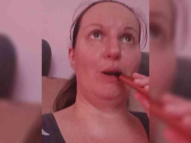 LadyAlma webcam