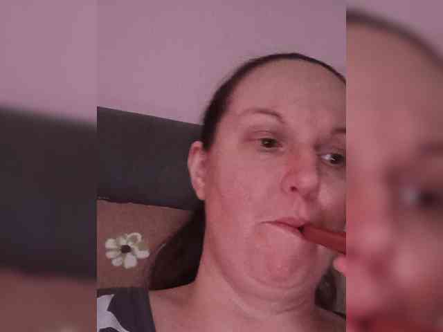 LadyAlma webcam