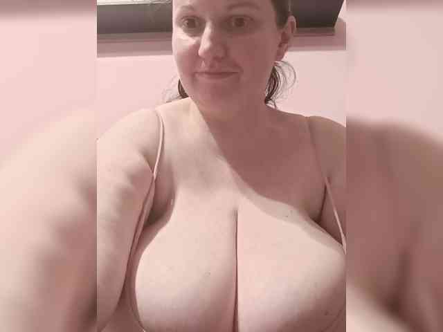 LadyAlma webcam