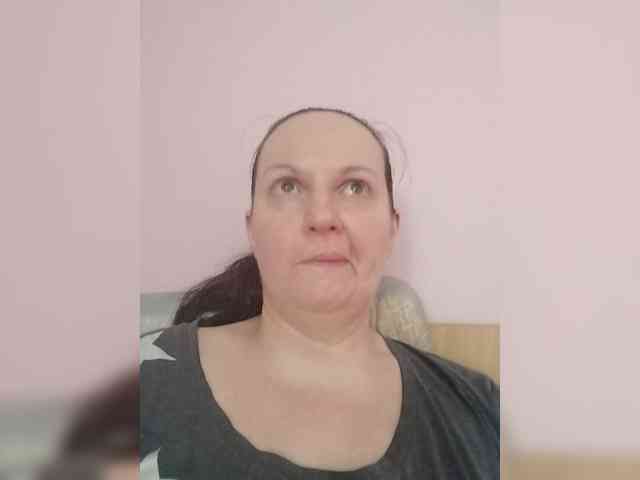 LadyAlma webcam