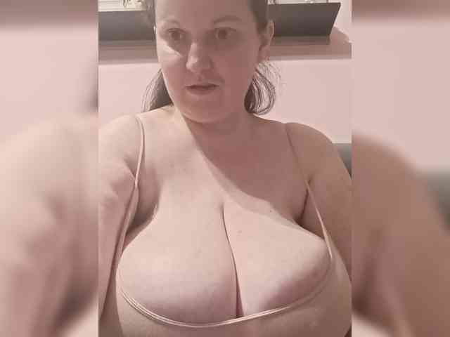 LadyAlma webcam