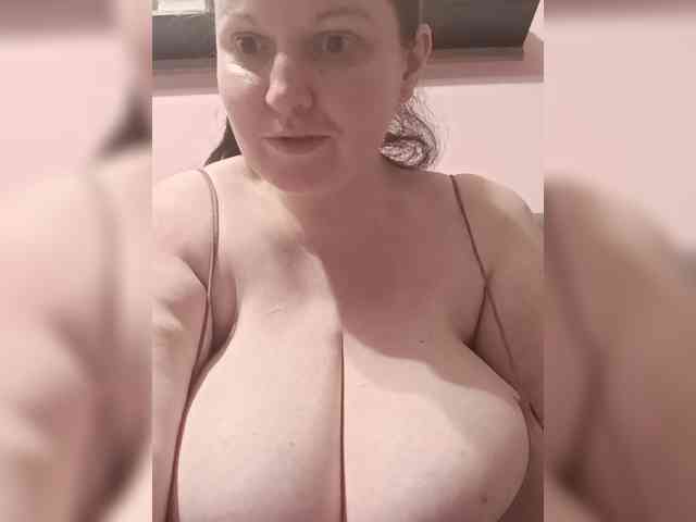LadyAlma webcam