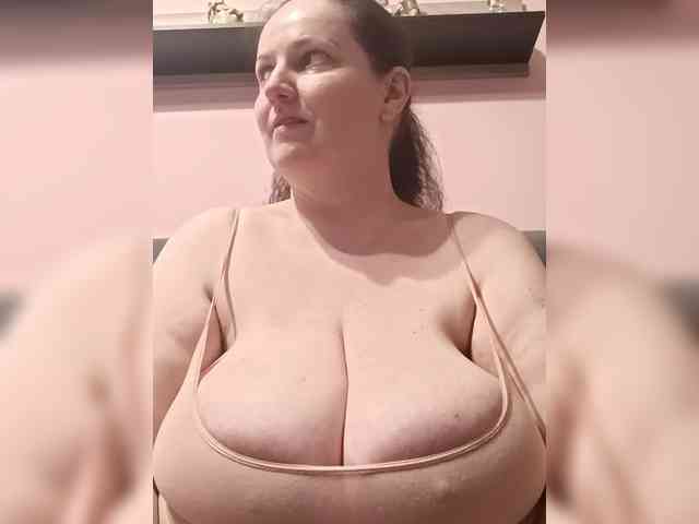 LadyAlma webcam