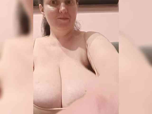 LadyAlma webcam
