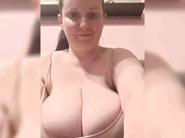 LadyAlma webcam