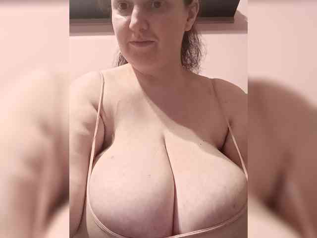 LadyAlma webcam