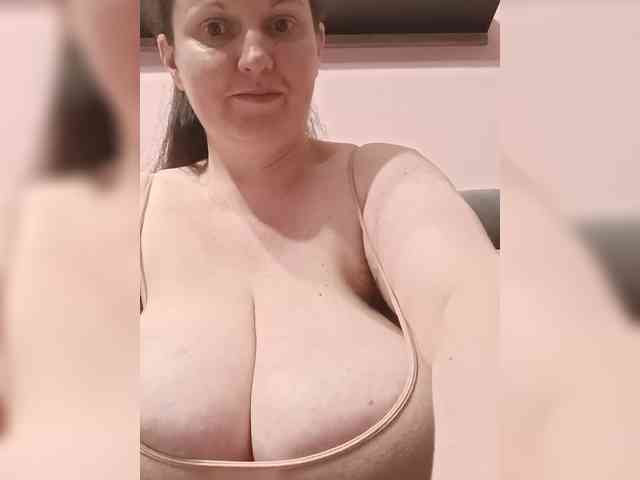 LadyAlma webcam