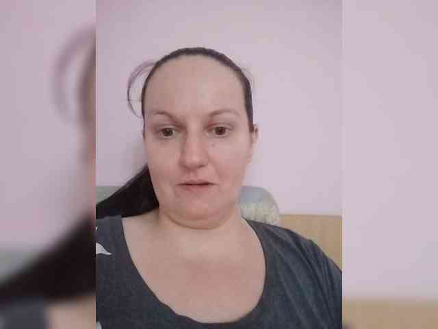 LadyAlma webcam