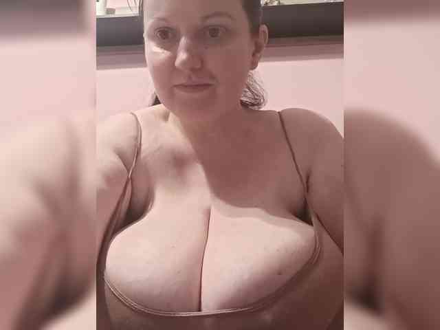 LadyAlma webcam