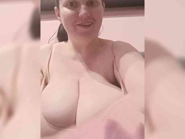 LadyAlma webcam
