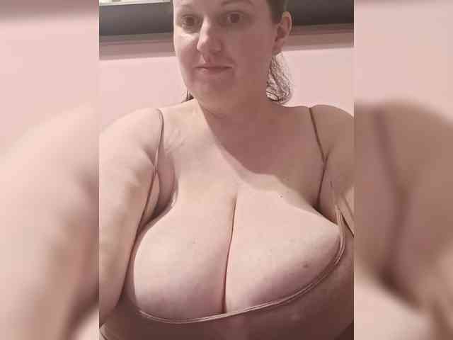 LadyAlma webcam