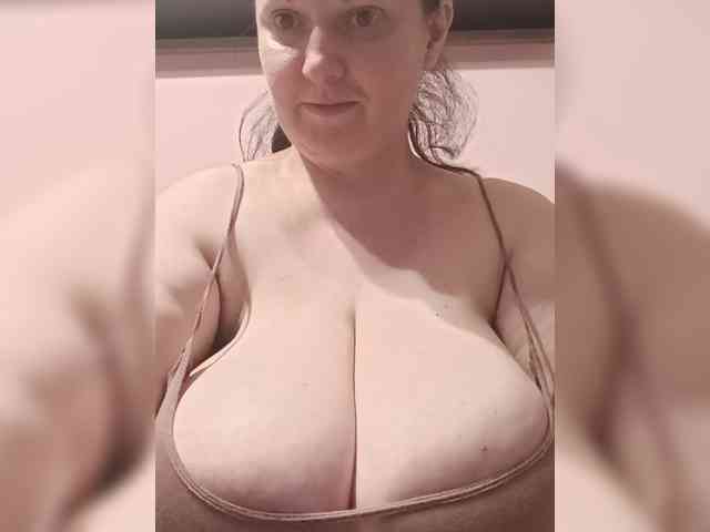 LadyAlma webcam