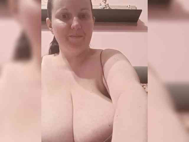 LadyAlma webcam